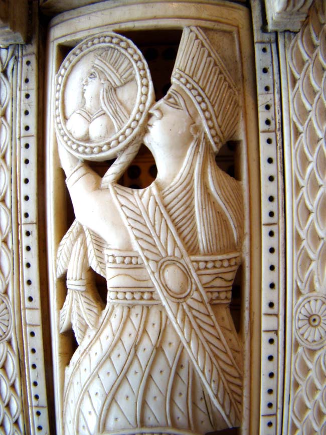 One of the finest Napoleonic Prisoner-of-War bone game boxes (circa 1810) in existence — image 6